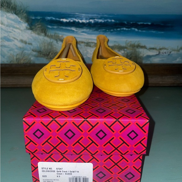 Offers Welcome!! NWT Tory Burch Suede Minnie Ballet Flats Golden Crest - Picture 2 of 6